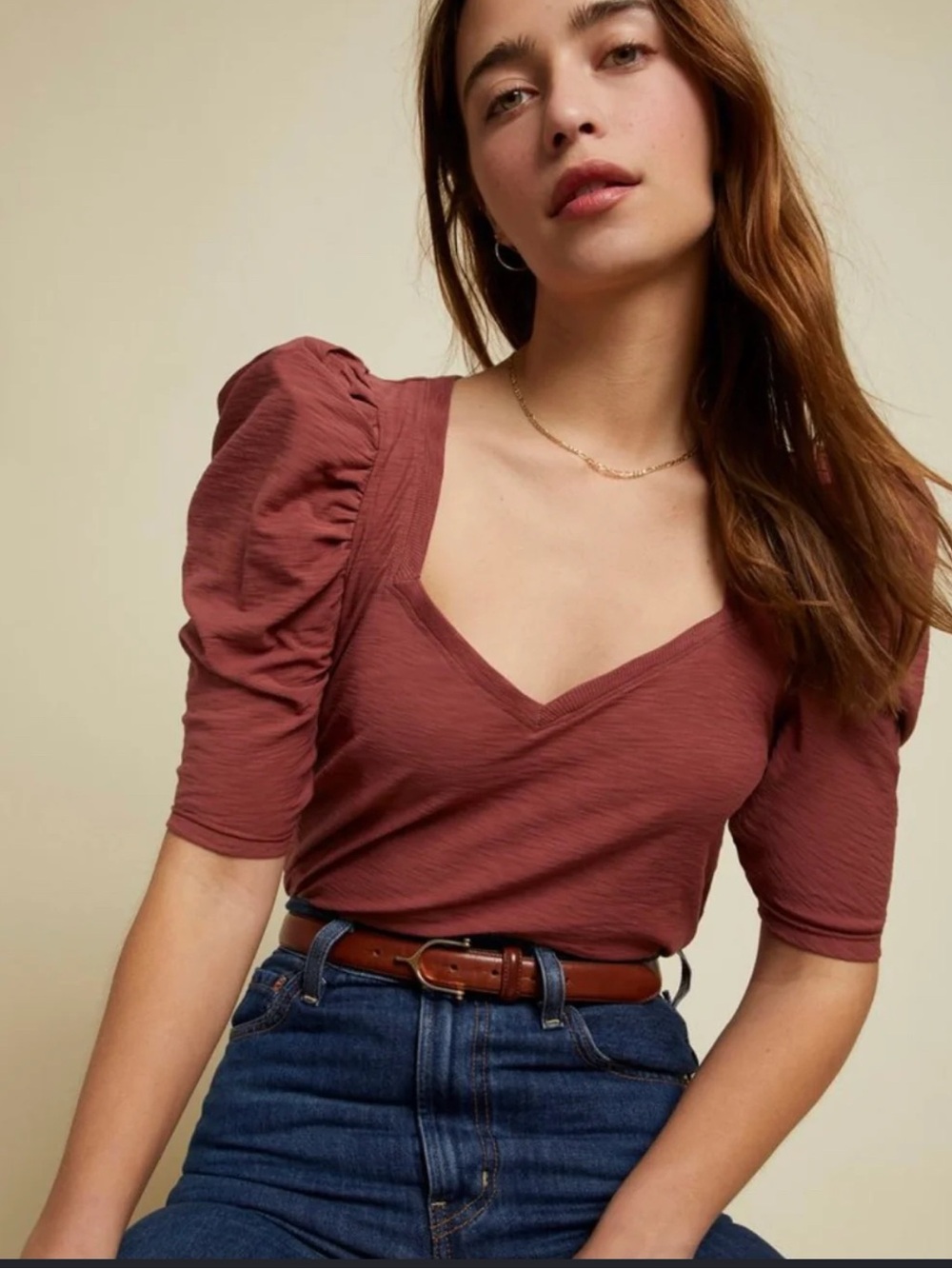 Women’s V-Neck Puff Sleeve Tee in Dusty Mauve